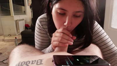 Zadirkujem svoju polusestru dok gleda Disney [Cum]